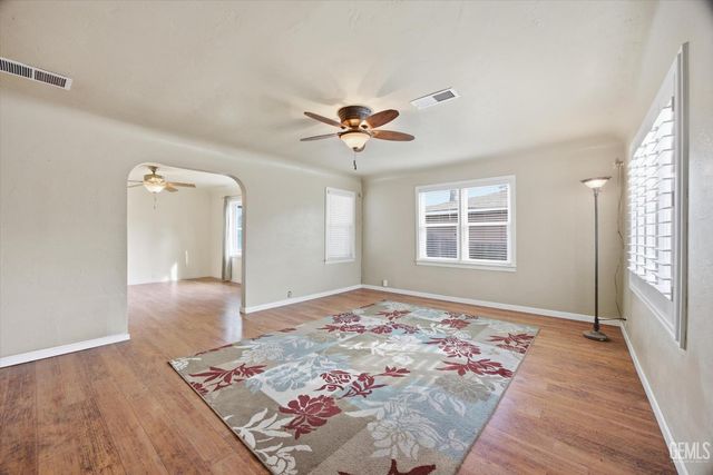 1102 Castro Lane, Bakersfield, CA 93304