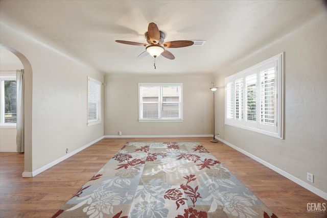 1102 Castro Lane, Bakersfield, CA 93304