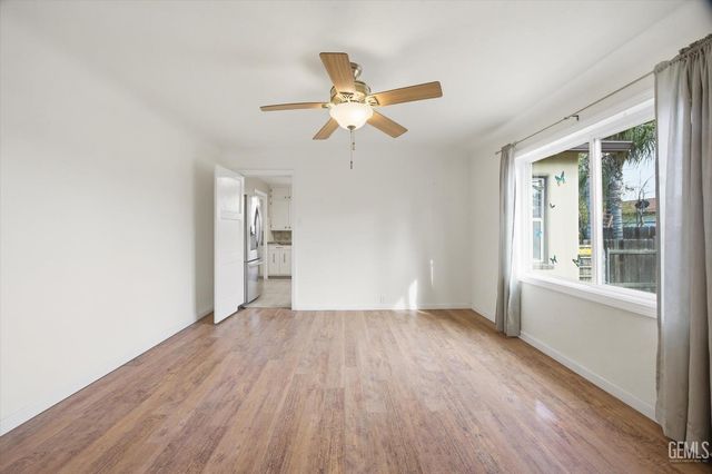 1102 Castro Lane, Bakersfield, CA 93304