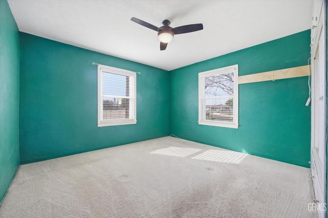 1102 Castro Lane, Bakersfield, CA 93304