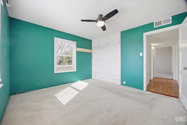 1102 Castro Lane, Bakersfield, CA 93304