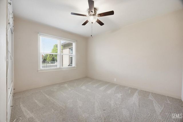 1102 Castro Lane, Bakersfield, CA 93304