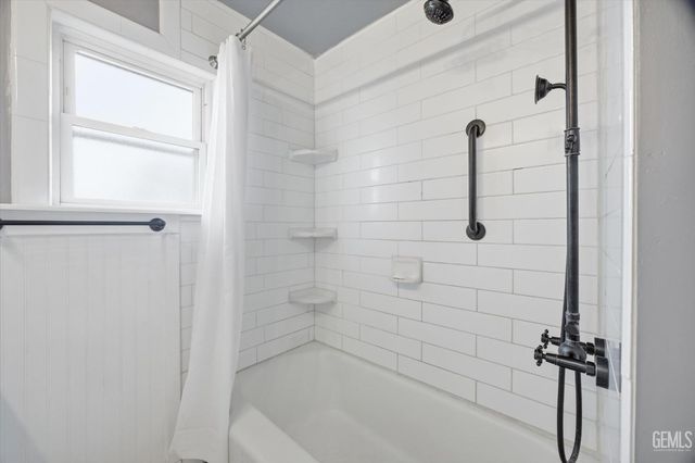 1102 Castro Lane, Bakersfield, CA 93304