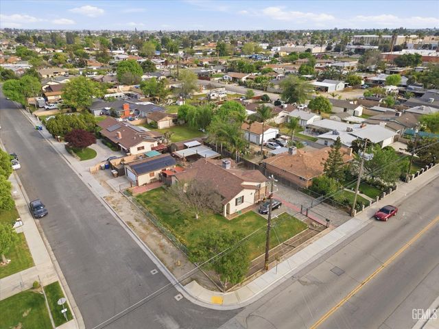 1102 Castro Lane, Bakersfield, CA 93304