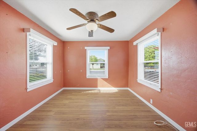 1102 Castro Lane, Bakersfield, CA 93304