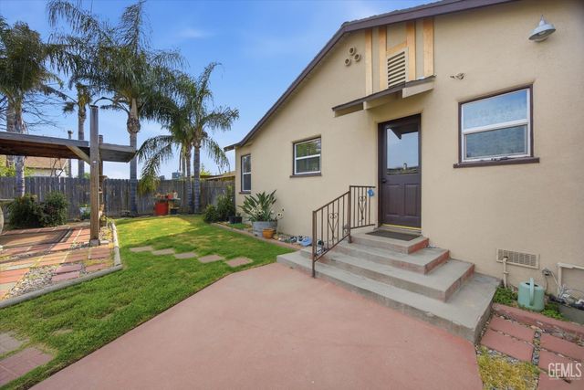 1102 Castro Lane, Bakersfield, CA 93304