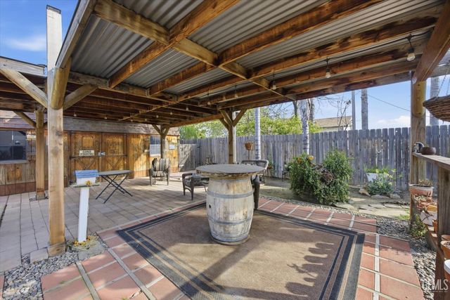 1102 Castro Lane, Bakersfield, CA 93304