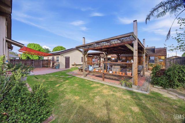 1102 Castro Lane, Bakersfield, CA 93304