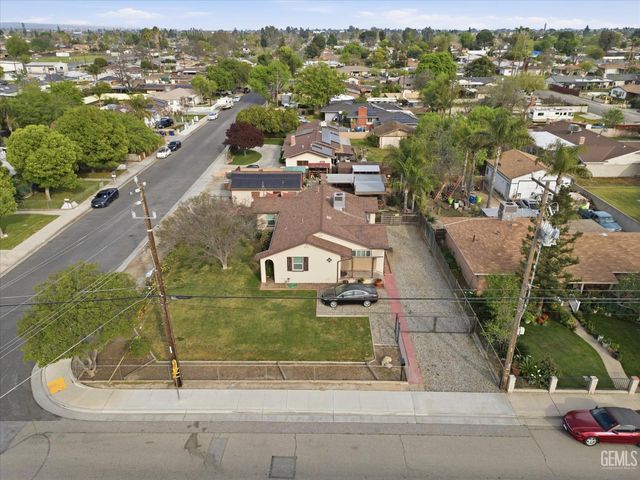 1102 Castro Lane, Bakersfield, CA 93304