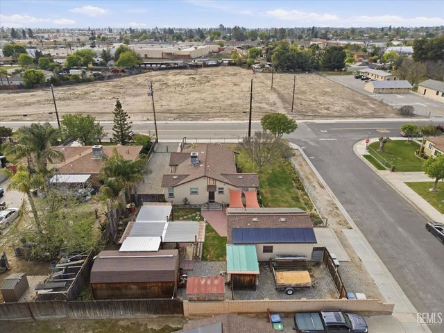 1102 Castro Lane, Bakersfield, CA 93304