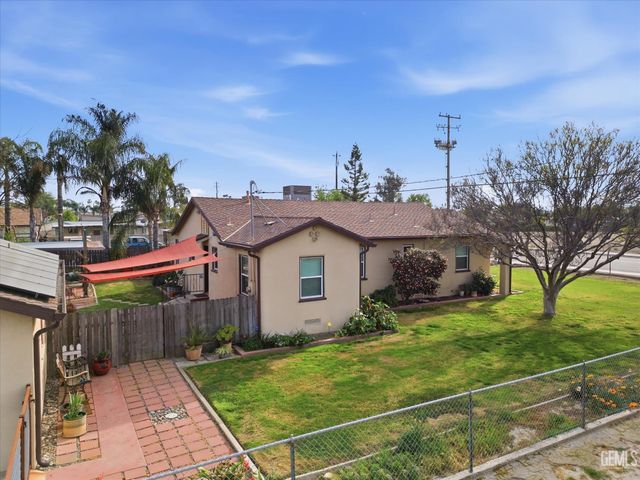 1102 Castro Lane, Bakersfield, CA 93304