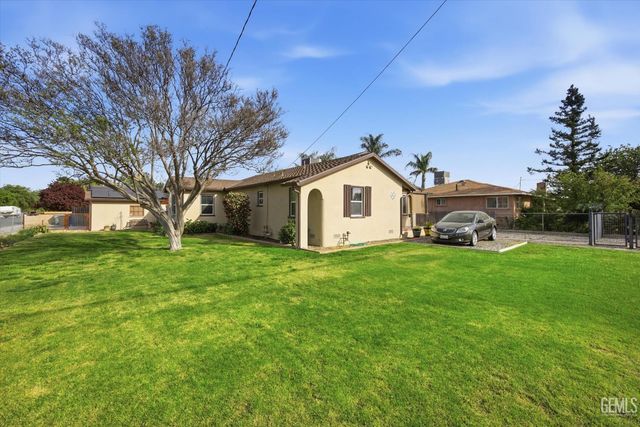 1102 Castro Lane, Bakersfield, CA 93304