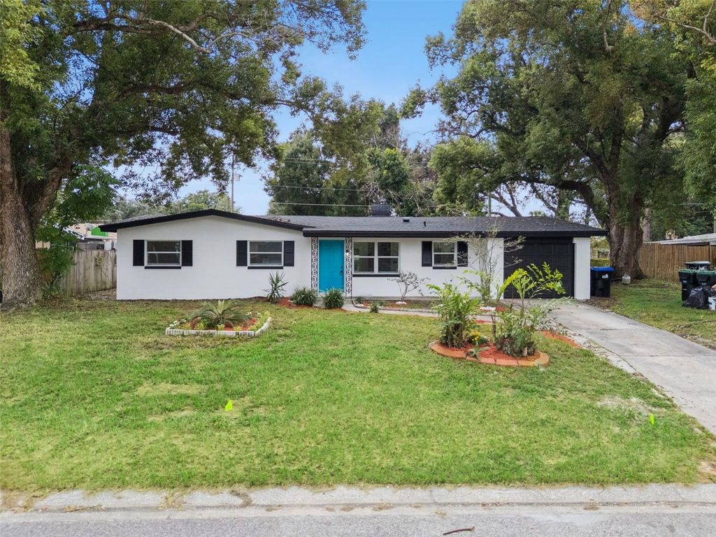 Image 2 of property listing at 3500 SUTTON DRIVE, Orlando, FL 32810