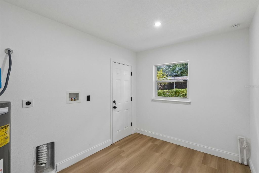 Image 17 of property listing at 3500 SUTTON DRIVE, Orlando, FL 32810