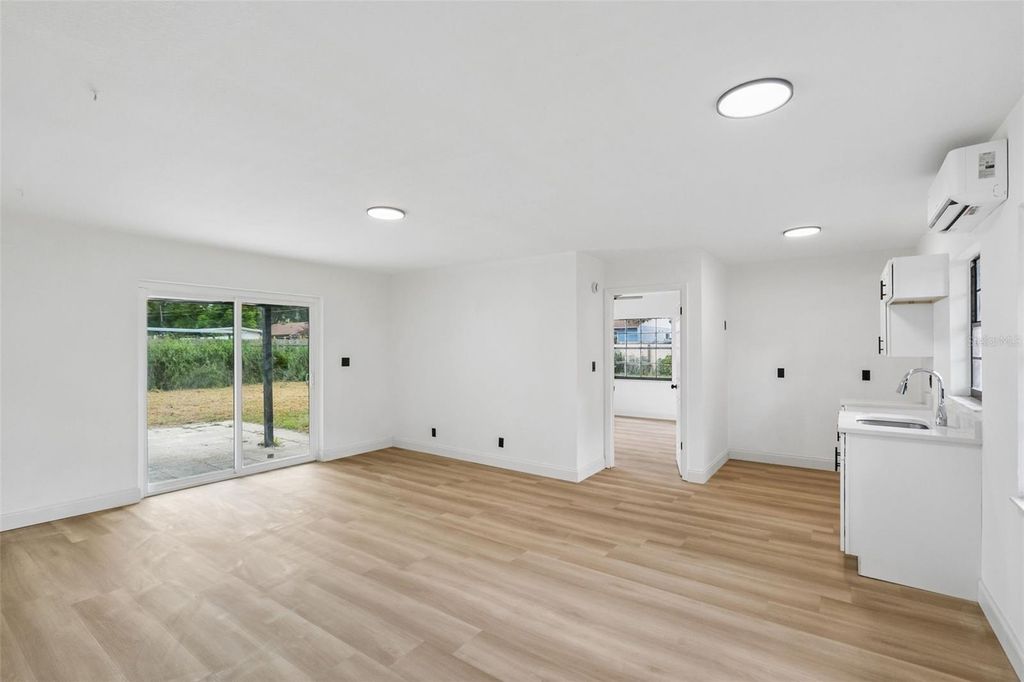 Image 20 of property listing at 3500 SUTTON DRIVE, Orlando, FL 32810
