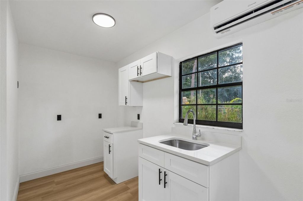Image 21 of property listing at 3500 SUTTON DRIVE, Orlando, FL 32810