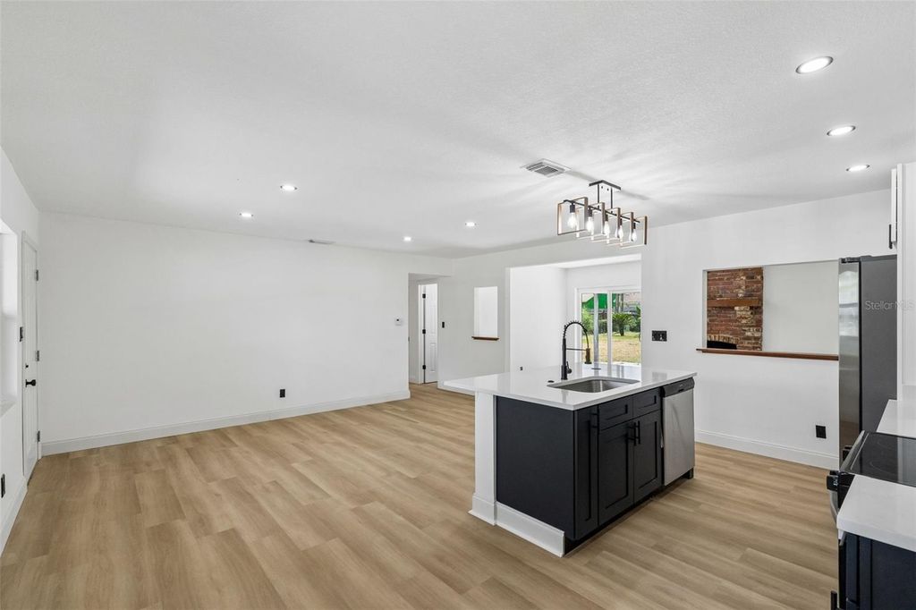 Image 5 of property listing at 3500 SUTTON DRIVE, Orlando, FL 32810