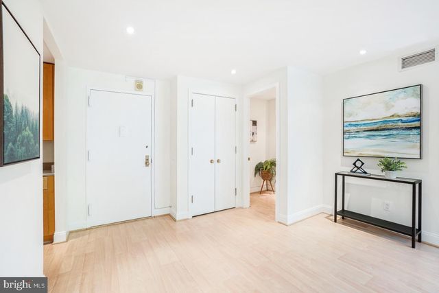 5225 POOKS HILL RD #520N, Bethesda, MD 20814