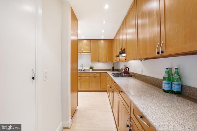 5225 POOKS HILL RD #520N, Bethesda, MD 20814