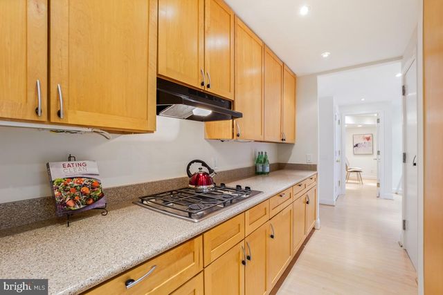 5225 POOKS HILL RD #520N, Bethesda, MD 20814