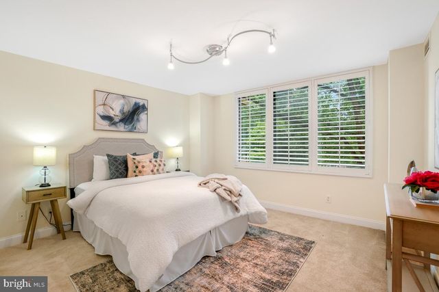 5225 POOKS HILL RD #520N, Bethesda, MD 20814