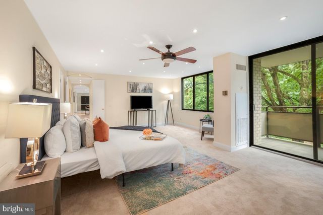 5225 POOKS HILL RD #520N, Bethesda, MD 20814