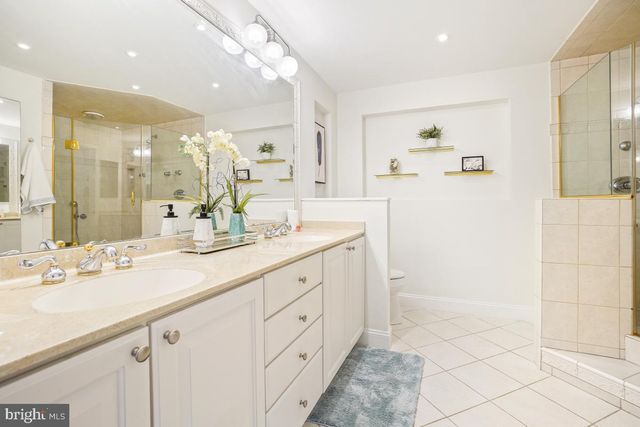 5225 POOKS HILL RD #520N, Bethesda, MD 20814