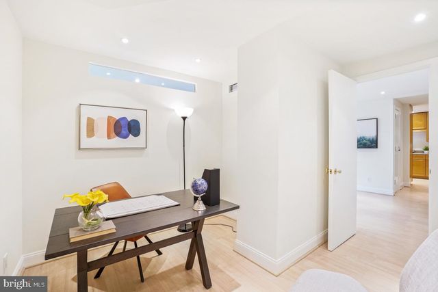 5225 POOKS HILL RD #520N, Bethesda, MD 20814