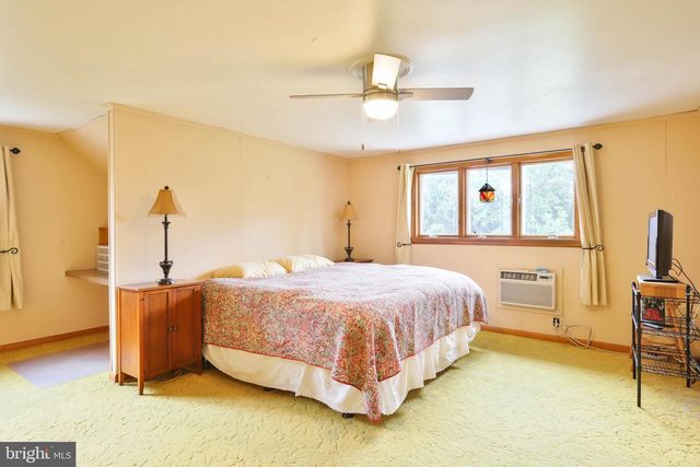 218 THREE SQUARE HOLLOW RD, Newburg, PA 17240