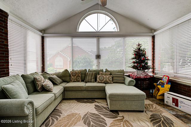 12205 Big Bear Pl, Jeffersontown, KY 40299