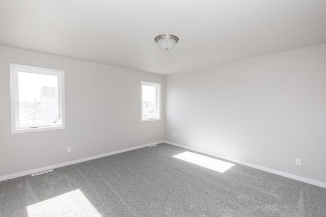 833 60th Avenue W, West Fargo, ND 58078