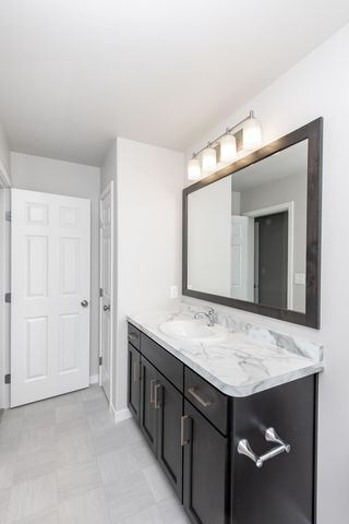 833 60th Avenue W, West Fargo, ND 58078