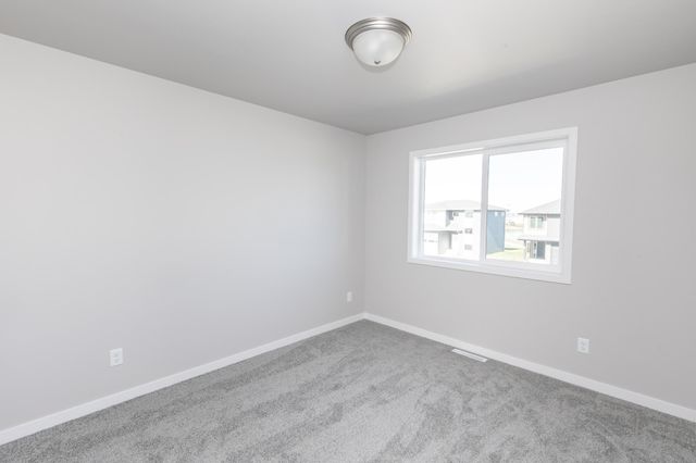 833 60th Avenue W, West Fargo, ND 58078