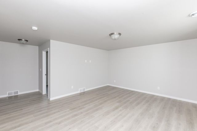 833 60th Avenue W, West Fargo, ND 58078