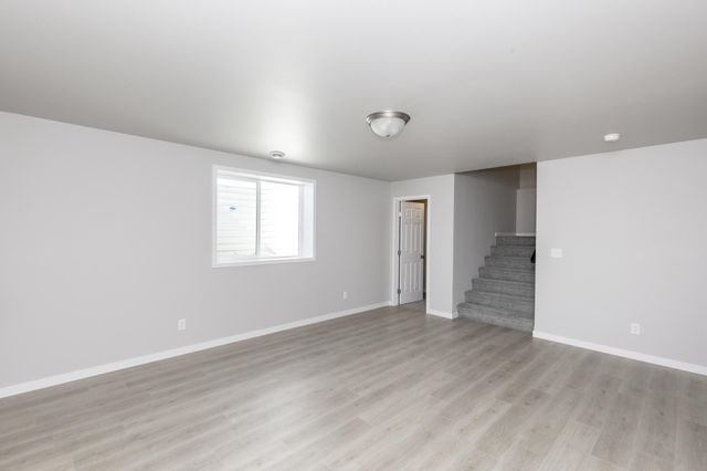 833 60th Avenue W, West Fargo, ND 58078