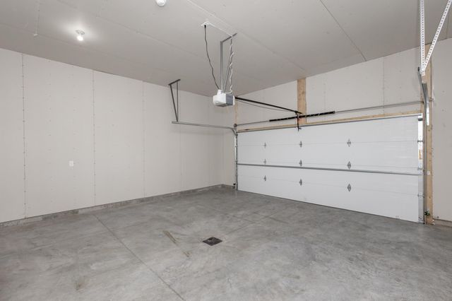 833 60th Avenue W, West Fargo, ND 58078