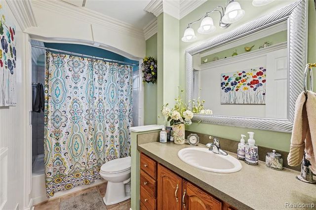 30745 Iroquois Drive, Warren, MI 48088