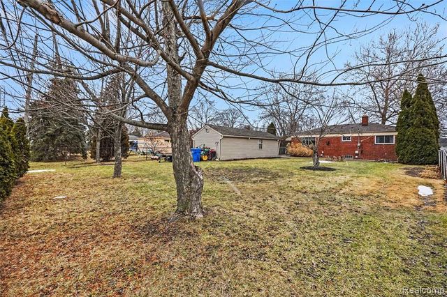 30745 Iroquois Drive, Warren, MI 48088