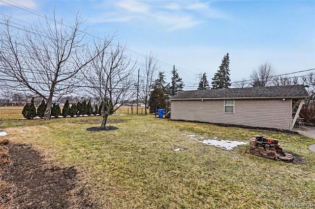 30745 Iroquois Drive, Warren, MI 48088