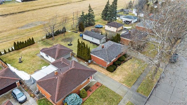 30745 Iroquois Drive, Warren, MI 48088