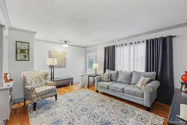 30745 Iroquois Drive, Warren, MI 48088