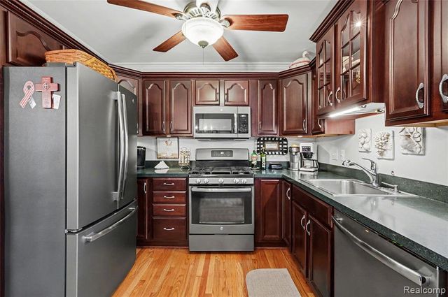 30745 Iroquois Drive, Warren, MI 48088