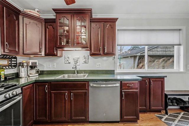 30745 Iroquois Drive, Warren, MI 48088