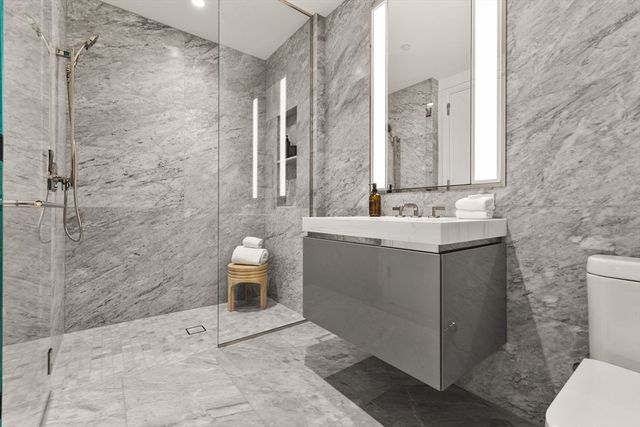 682 Atlantic Ave 40L, Boston, MA 02111