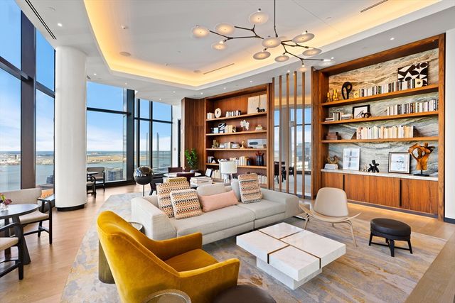 682 Atlantic Ave 40L, Boston, MA 02111