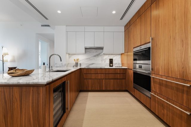 682 Atlantic Ave 40L, Boston, MA 02111