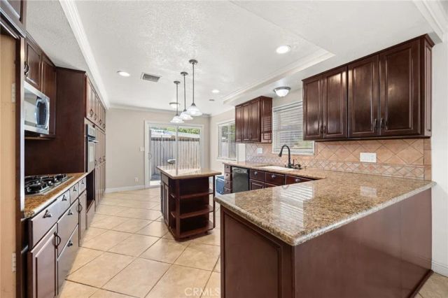 10937 Desert Sand Avenue, Riverside, CA 92505