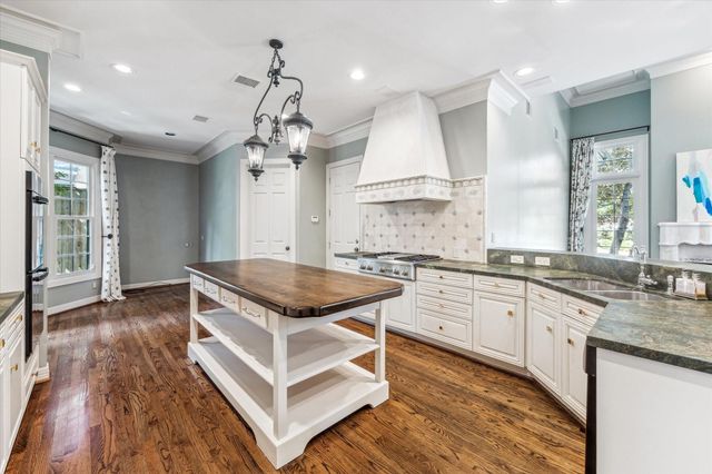 1 Exbury Way, Houston, TX 77056