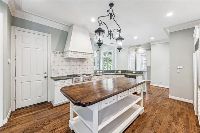 1 Exbury Way, Houston, TX 77056