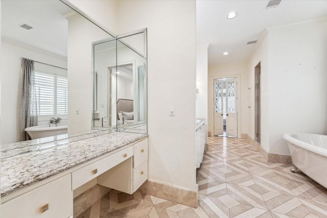 1 Exbury Way, Houston, TX 77056